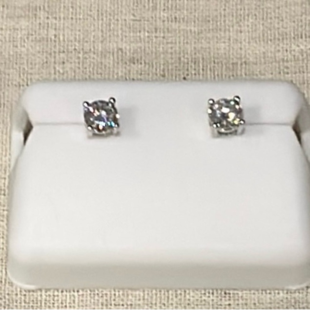 Moissonite .25 CTW Silver Stud Earring - Picture 1 of 4